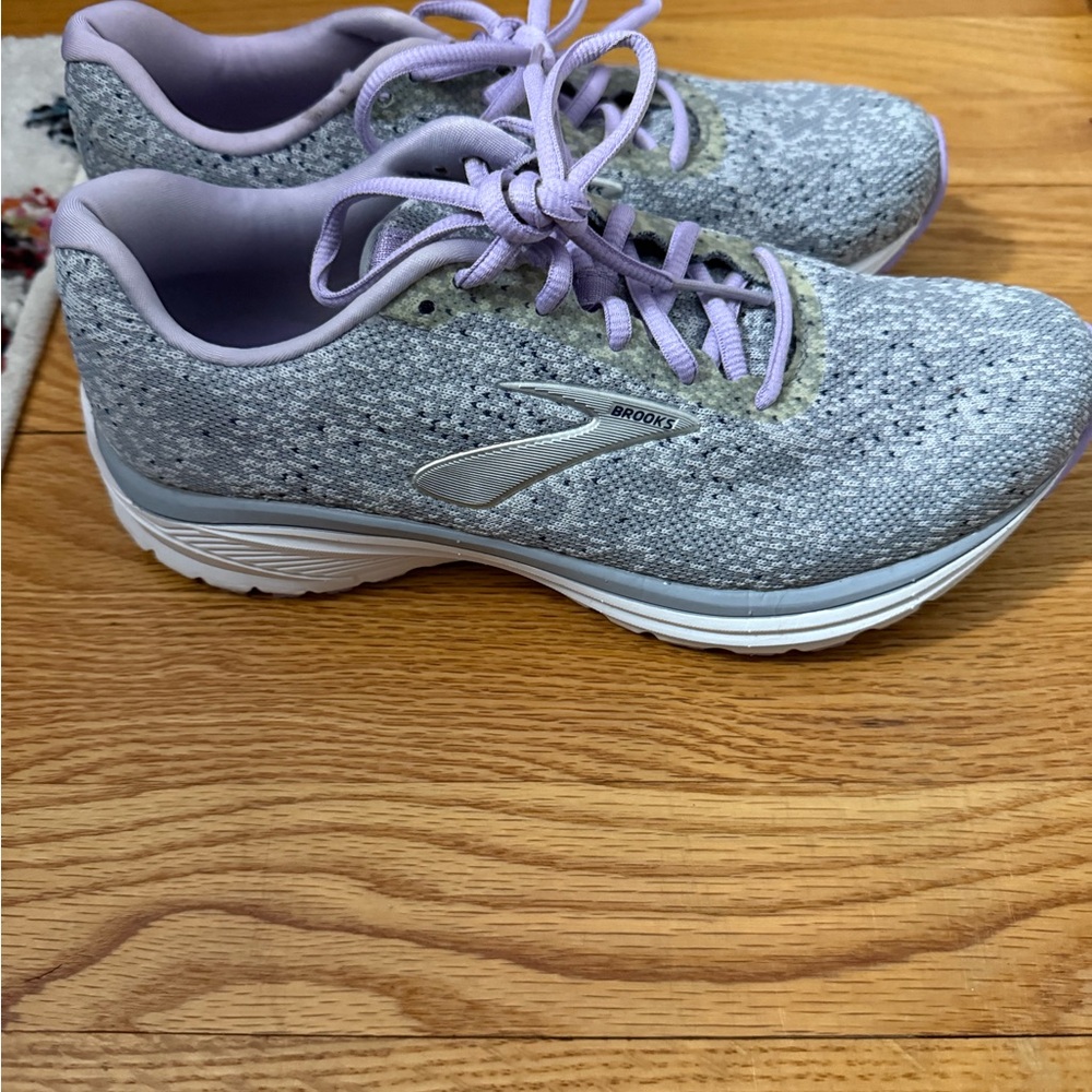 Brooks Women’s Light Gray and Lavender Athletic Running Shoes
